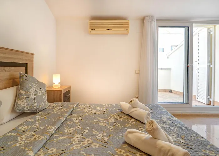 Ribes Duplex By Hello Homes *