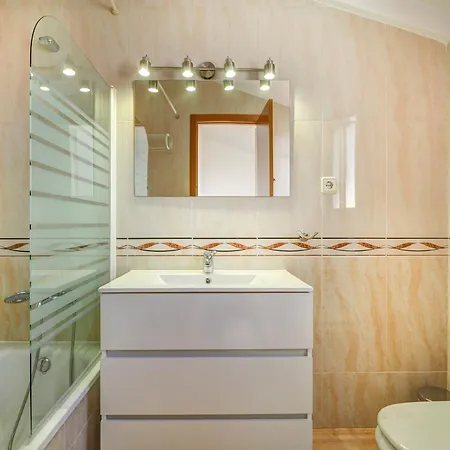 Ribes Duplex By Hello Homes *