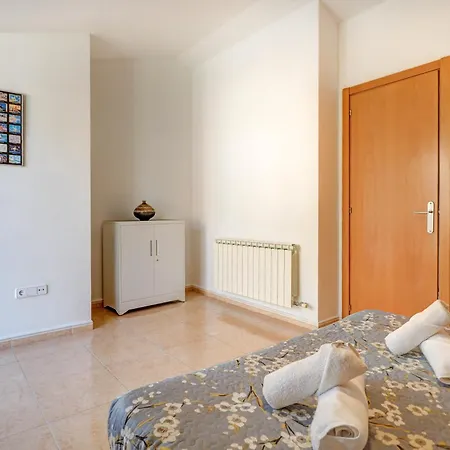 Ribes Duplex By Hello Homes *