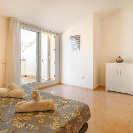 Ribes Duplex By Hello Homes