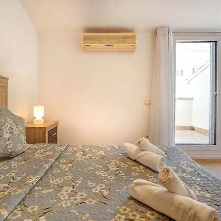 Ribes Duplex By Hello Homes *