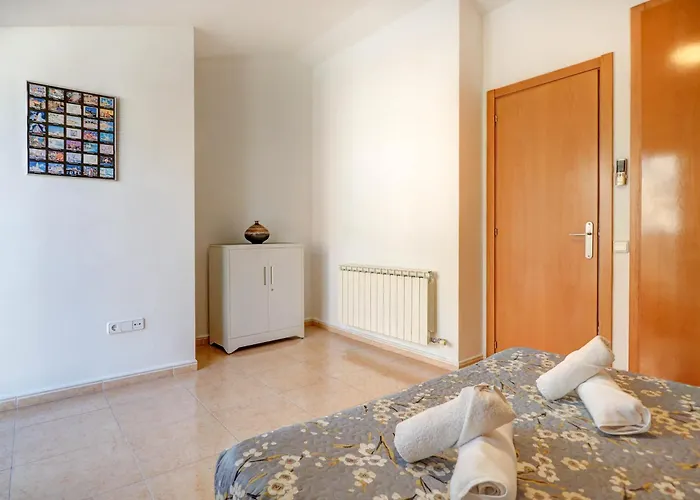 Ribes Duplex By Hello Homes *